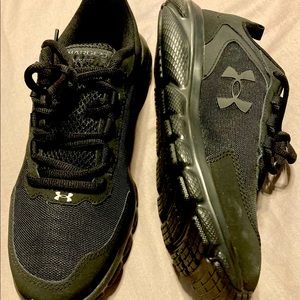 New women’s UA Charged Assert Running Shoes, Sz 9